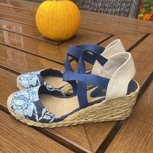 Ralph Lauren, espadrille, blue& white,straw size 8 1/2 medium